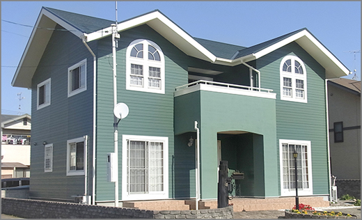 可愛い洋風のお家を新築のようなグリーンに塗り替え！屋根外壁塗装リフォーム！