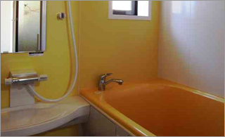 浴室換気乾燥暖房をセットすることで暖かく、明るい色のお風呂リフォーム