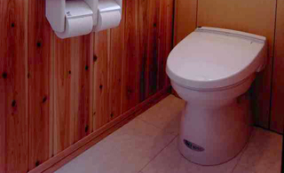 トイレは収納型ですっきり！腰板は杉でナチュラルな空間に！