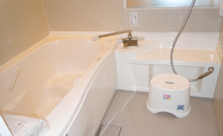 出窓付お風呂で広いお風呂にリフォーム！