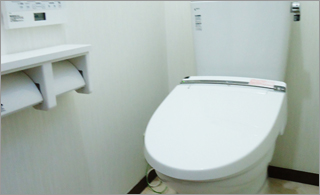 内装も同時施工のエコな便器へのトイレリフォーム！