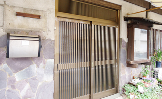 和風住宅に合う引戸タイプの玄関ドアリフォーム！