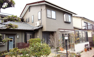 外壁の美しさをそのまま保ち、長持ちさせるクリヤー塗装！