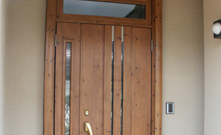 一日で施工ＯＫ、断熱・防犯効果アップの玄関ドアリフォーム！