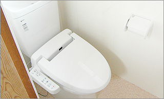 使いやすく、お手入れしやすい洋式トイレへリフォーム！